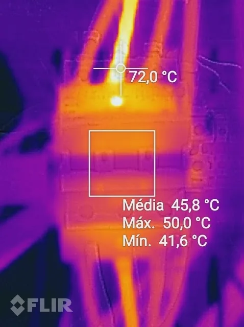 Termograma: disjuntor com sobreaquecimento no cabo